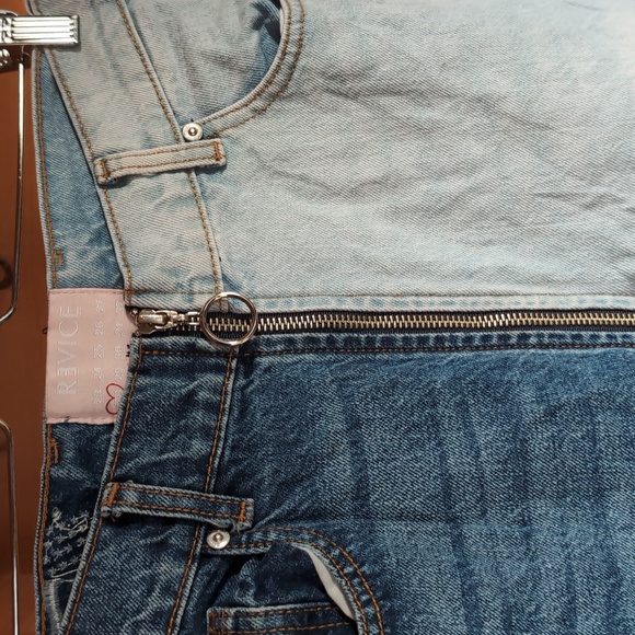 Revice Jeans - Picture 2 of 5